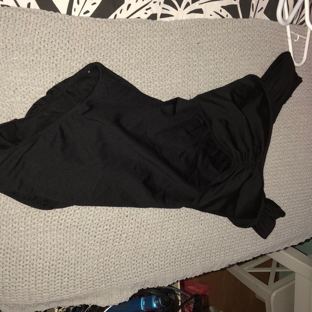 Black cross-back leotard